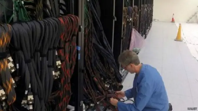 توصيل الأسلاك في كمبيوتر عملاق مثل شاهين 2 هو مهمة صعبة