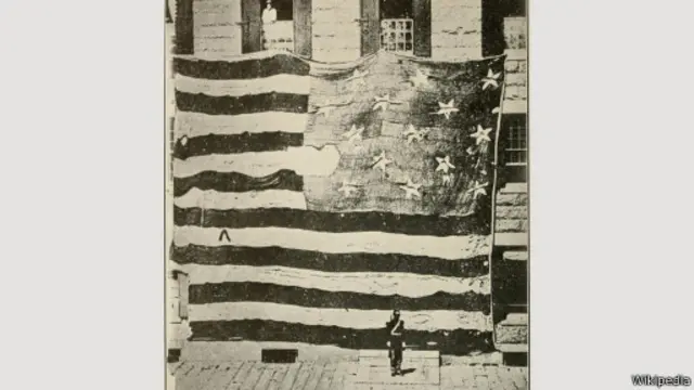 العلم الذي رآه "فرانسيس سكوت كي" مرفرفاً فوق قلعة ماك هنرى خلال القصف البريطاني عام 1814.