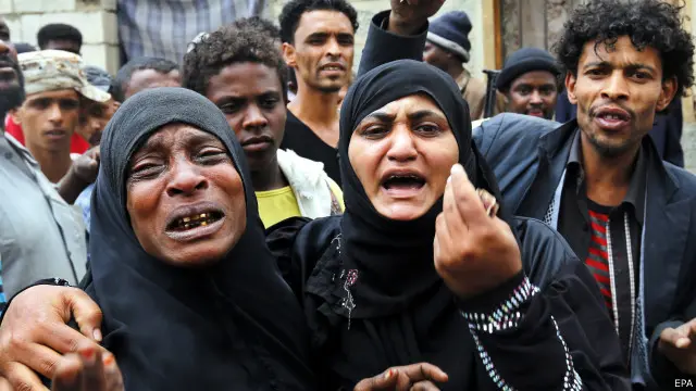 يتحدث سكان محليون عن مقتل 30 في الغارة على حي سوان.