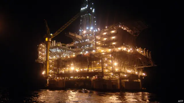 Низкие цены на нефть сделали коммерчески нецелесообразными многие проекты, связанные с глубоководным бурением