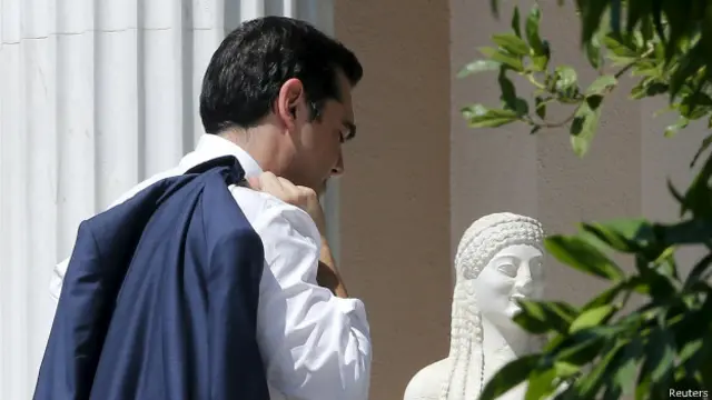 Thủ tướng Tsipras nói ông buộc phải chấp thuận đề xuất để tránh thảm họa