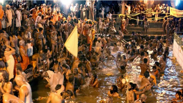 عيني شاهدانو ويلي ټېل ماټېل هغه مهال رامنځته شو، چې له سيند نه راوتونکي کسان له هغو سره مخامخ شول چې سيند ته ورتلل