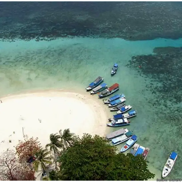 3. Tolong jaga alam Indonesia yang cantik, jangan buang sampah sembarangan dan jangan dirusak," kata Susanti Chandra, yang mengirim foto Pulau Lengkuas di Belitung.