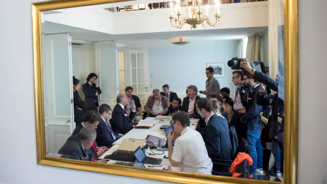 جلسه مطبوعاتی لوران فابیوس وزیر امور خارجه فرانسه با حضور خبرنگاران فرانسوی در وین.