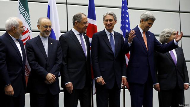 Los ministros de Exteriores de Irán y Rusia y el secretario de Estado de Estados Unidos, entre otros, posan para la foto.