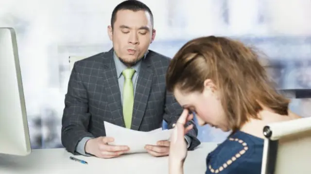 由于签证原因,很多留学英国的学生都不得不在毕业后立即回国