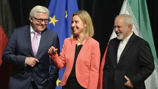 از چپ: فرانک-والتر اشتان‌مایر وزیر خارجه آلمان، فدریکا موگرینی مسئول روابط خارجی اتحادیه اروپا و محمد جواد ظریف وزیر خارجه ایران 