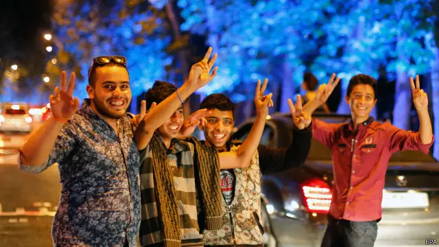 توافق هسته ای بین ایران و قدرتهای جهانی به دلیل کاستن فشار مضاعف از روی شانه های بخشهایی از جامعه ایران و جلوگیری از خسارتهای فزاینده اقتصادی و اجتماعی قابل مقایسه با پذیرش قطعنامه ۵۹۸ از سوی ایران است