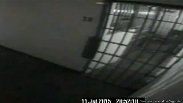 Una segunda cámara de seguridad muestra el exterior de la celda número 20 de la prisión del Altiplano, donde se alojaba El Chapo.