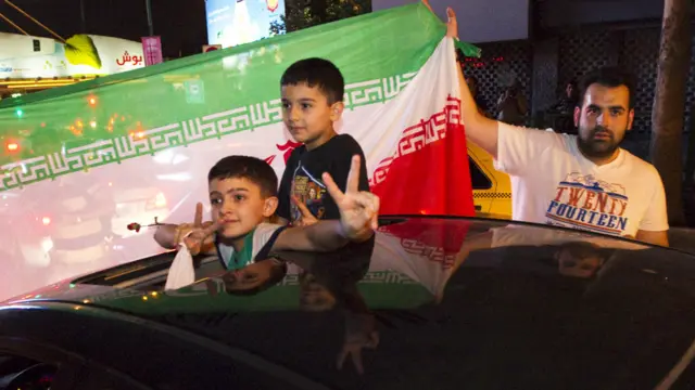 آسٹریا کے دارالحکومت ویانا میں ہونے والے مذاکرات میں چھ عالمی قوتیں امریکہ، برطانیہ، روس، چین، فرانس، جرمنی اور ایران کے درمیان جوہری پروگرام محدود کرنے پر بات چیت گذشتہ کئی ماہ سے جاری تھی۔ اس معاہدے کے لیے مذاکرات سنہ 2006 میں شروع ہوئے تھے۔