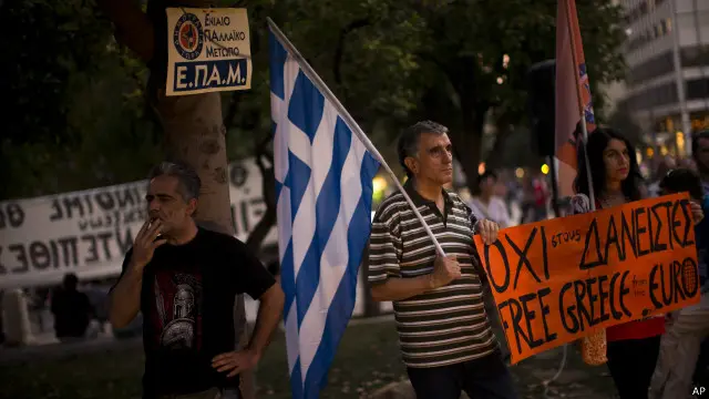 希腊示威者在国会门前