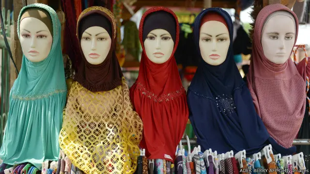 Bagaimana busana Muslim yang baik? Ada beberapa perbedaan pendapat tentang itu.