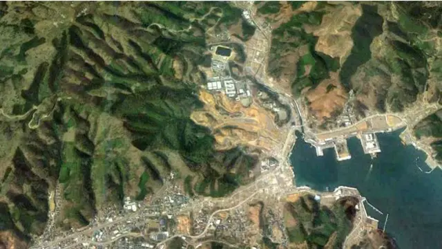 Citra satelit menunjukkan area kosong di Onagawa tempat dulu berdiri rumah-rumah dan tempat-tempat usaha © Google Earth