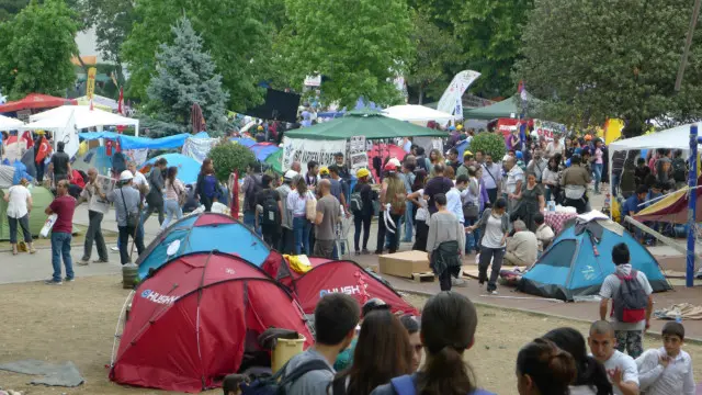 سنہ 2013 میں تعمیر و توسیع کے خلاف بڑے پیمانے پر مظاہرے ہوئے تھے