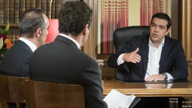 Anlaşmayı "acımasız" olarak tanımlayan Yunanistan Başbakanı Aleksis Tsipras yine de Yunanistan'ın Avrupa Para Birliği euroda kalması için "bu anlaşmanın tek yol olduğunu" ifade etmişti.