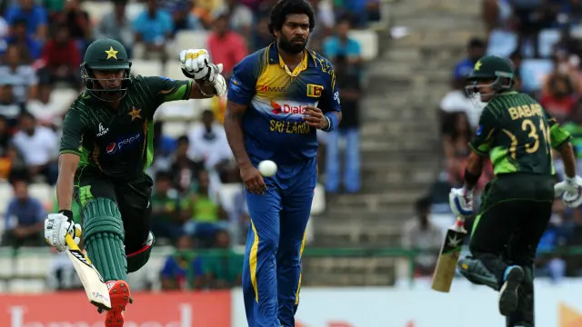 کپتان اظہر علی اور شعیب ملک نے چوتھی وکٹ کی شراکت میں 83 رنز بنائے