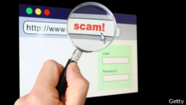 Las webs falsas tienen ligeras diferencias en el nombre. Es lo primero que hay que comprobar.