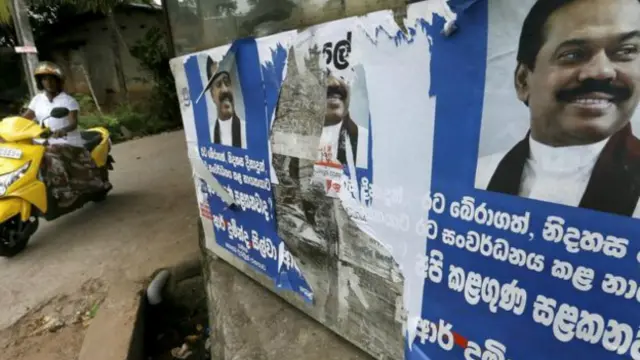 "මොන විකාරද? එයානේ මුදල් දුන්නේ? මුදල් විතරක් නෙවෙයි එයා දෙන්න තියෙන ඔක්කොම දුන්න. ආයුධ දුන්න ඒ කට්ටිය, ගුවන් විදුලියක් දුන්න. රටත් දුන්න"