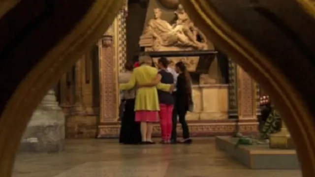 تینوں لرکیاں برطانیہ آئی ہیں تاکہ یہاں پر نوجوان مسلمانوں کو دولتِ اسلامیہ سے دور رہنے کی ترغیب کر سکیں