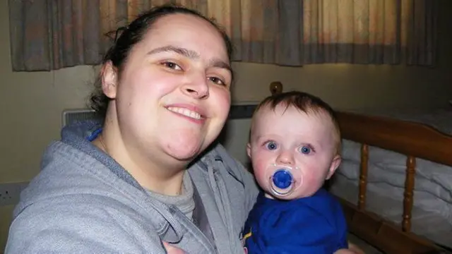 Sabrina con su sobrino Theo.