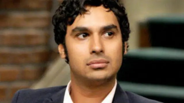 Inicialmente, el personaje de Kunal Nayyar, Raj Koothrappali, en The Big Bang Theory tenía mutismo selectivo.