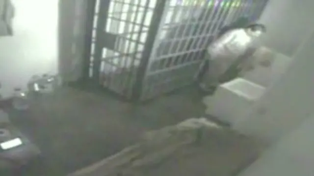 Rekaman CCTV menunjukkan saat sebelum Guzman kabur