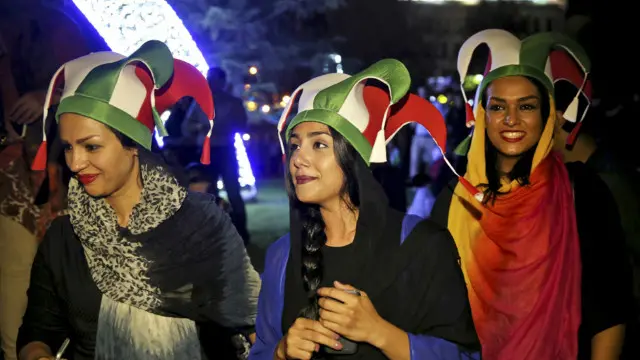 صدر روحانی نے اپنی انتخابی مہم میں وعدے کیے تھے کہ وہ مغربی ممالک کے ساتھ معاہدہ کر کے ایران پر بین الاقوامی پابندیاں ختم کروائیں گے