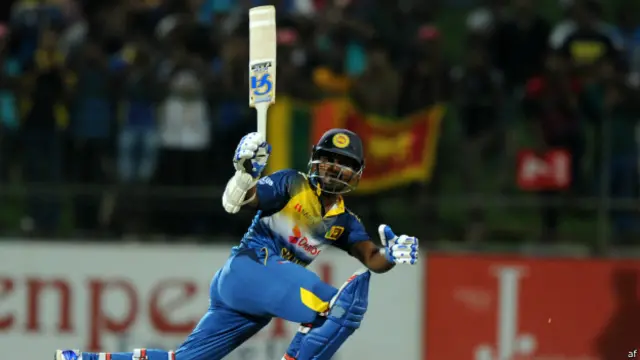 پریرا نے جارہانہ انداز میں بیٹنگ کرتے ہوئے صرف 17 گیندوں پر نصف سنچری سکور کی