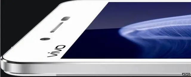 هاتف إكس فايف ماكس لشركة فيفو الصينية أنحف من نموذج سامسونغ الجديد