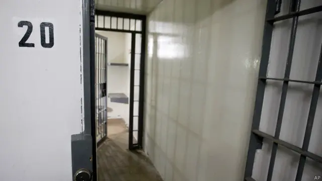 Para llegar a la celda en la que se alojaba "El Chapo" hay que pasar dos rejas.