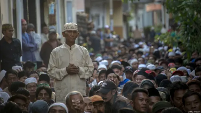 Bagi yang tidak mudik, persiapan jelang Lebaran pun tak kalah sibuk. 
