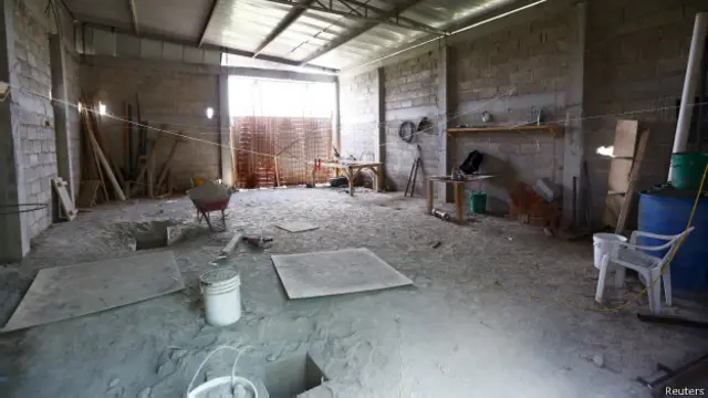 En este almacén acababa el túnel por el que escapó "El Chapo".