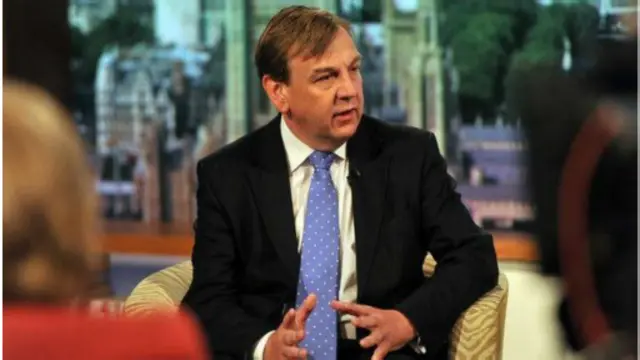 英国政府文化大臣惠廷戴尔说，关于BBC未来的有关咨询将提出四个最基本的问题。