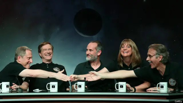 El equipo a cargo de la misión, feliz durante una de las conferencias de prensa. 