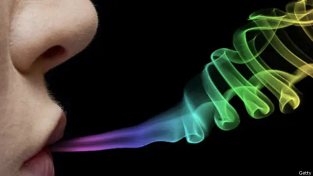 Цветной дымок изо рта