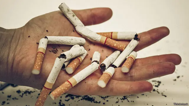 Окурки в руке