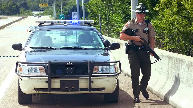 دا ډزې د امریکا د سمندري ځواکونو پر دو هغو مرکزونو شوې، چې له یو بل نه ۱۰ کیلومتره واټن درلود