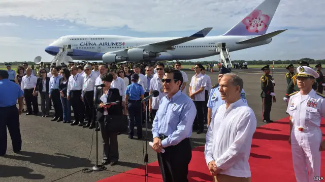 接机代表为没有官方头衔的总统投资顾问、退休将军阿尔瓦罗，以及包括奥尔特嘉长子拉斐尔‧奥尔特加在内的部级官员。