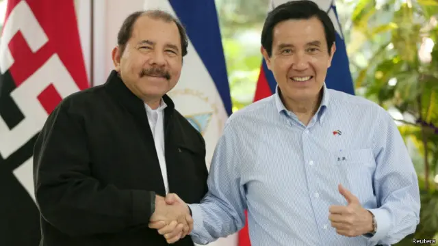 马英九与奥尔特加夫妇进行不公开会晤，却在无预警下开放电视直播