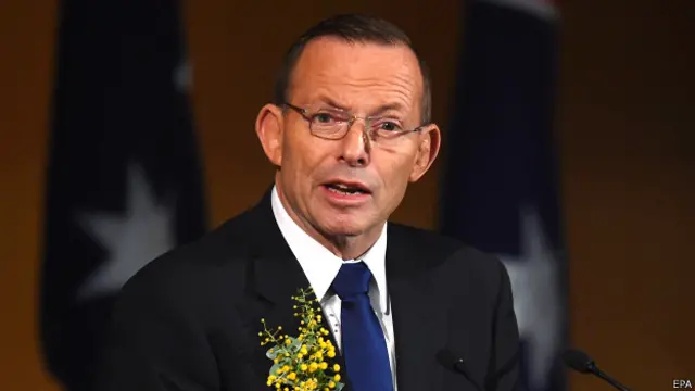 Премьер-министр Австралии Тони Эбботт на церемонии поминовения жертв катастрофы рейса MH17