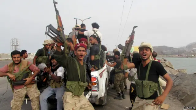 نشرت القوات الموالية للرئيس هادي صورا لانتشارها في حي كريتير وسيطرتها عليه