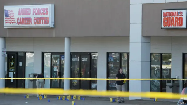  24 سالہ مسلح شخص کی شناخت محمد یوسف عبدالعزیز کے نام سے کی گئی ہے