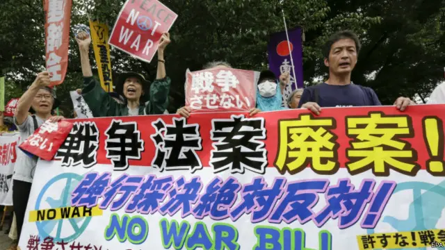 周四执政自民、公明两党议员在众议院投下赞成的多数票令法案通过后，立即激发了连日各地抗议的声势