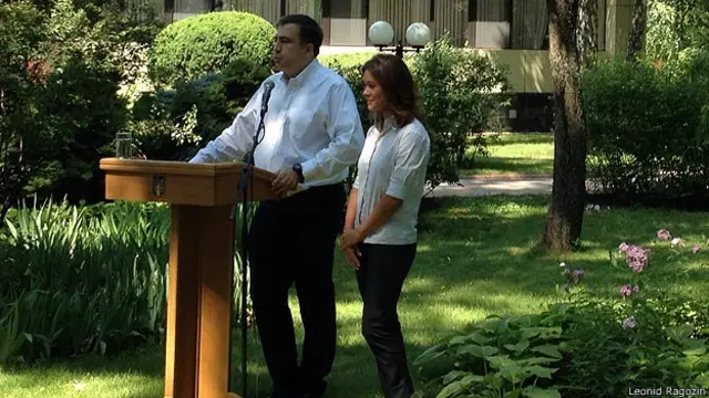 "Тот факт, что к нам присоединился один из самых ярких российских политиков, говорит о том, что мы непобедимы", - сказал Саакашвили, представляя одесситам Марию Гайдар.
