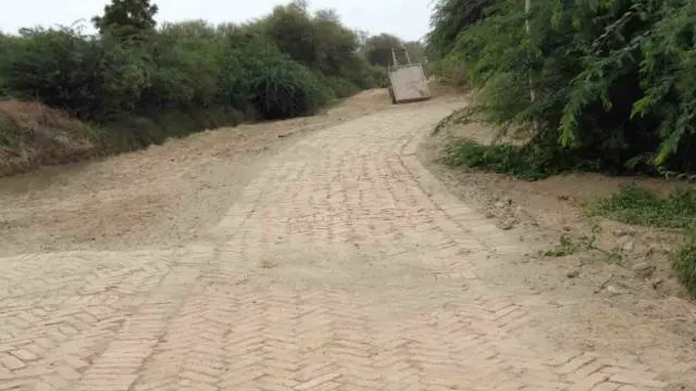 رند گاؤں میں یہ پل اور سڑک سےگاؤں تک کا پکا راستہ بھی ایس پی او نامی غیر سرکاری ادارے کی مالی معاونت سے بنایا گیا ہے