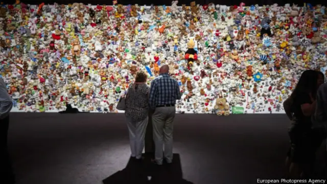 Голландия: поминальная служба по случаю первой годовщины крушения "Боинга" MH17