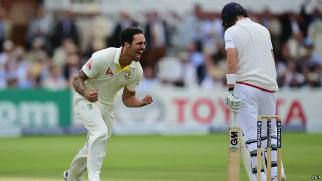 مچل جانسن اب تک چھ وکٹیں حاصل کر چکے ہیں