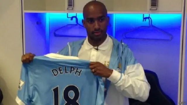 Delph akan memakai kostum bernomor punggung 18--peninggalan Frank Lampard yang pindah ke New York City FC.