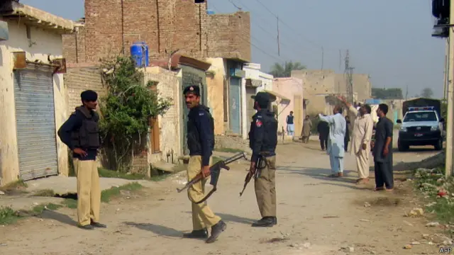  تحصیل درابن میں واقع فوج اور ایف سی کے کیمپ پر شدت پسندوں کی طرف سے حملےمیں ایلیٹ فورس کا ایک اہلکار ہلاک ہوا