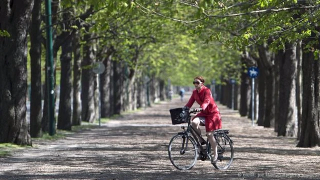 Đi xe đạp ở Công viên Prater Park (Ảnh: Joe Klamar/AFP/Getty Images)
